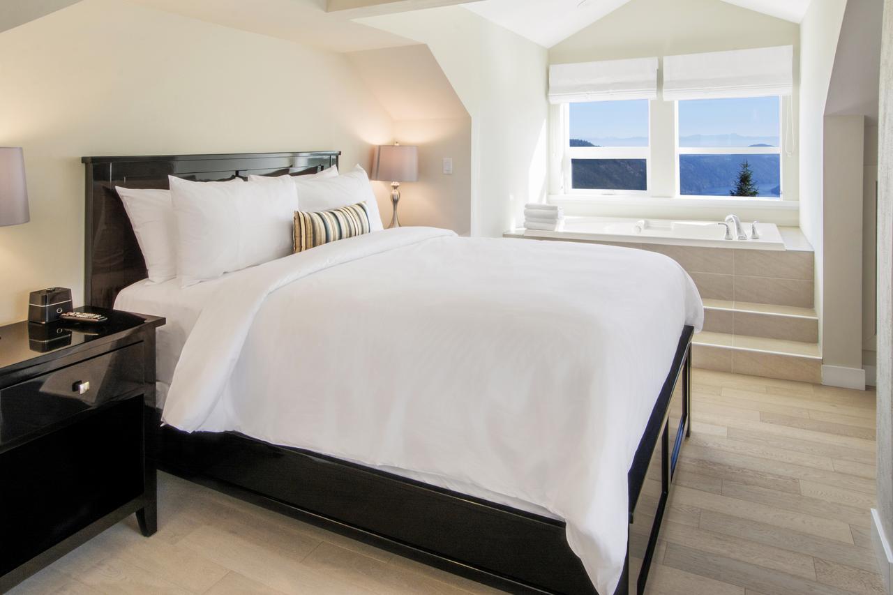 Villa Eyrie Resort Malahat Exterior photo