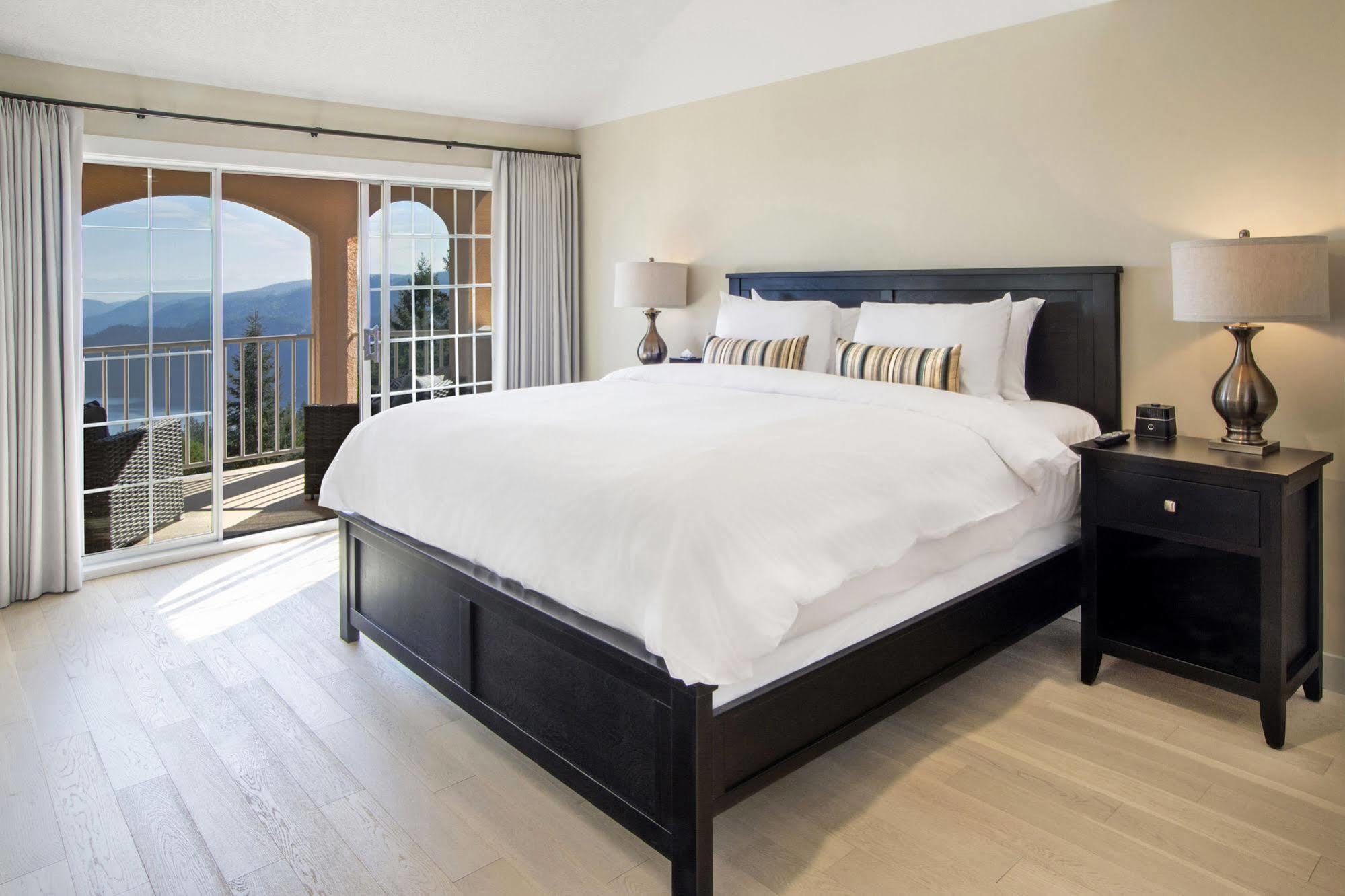 Villa Eyrie Resort Malahat Exterior photo