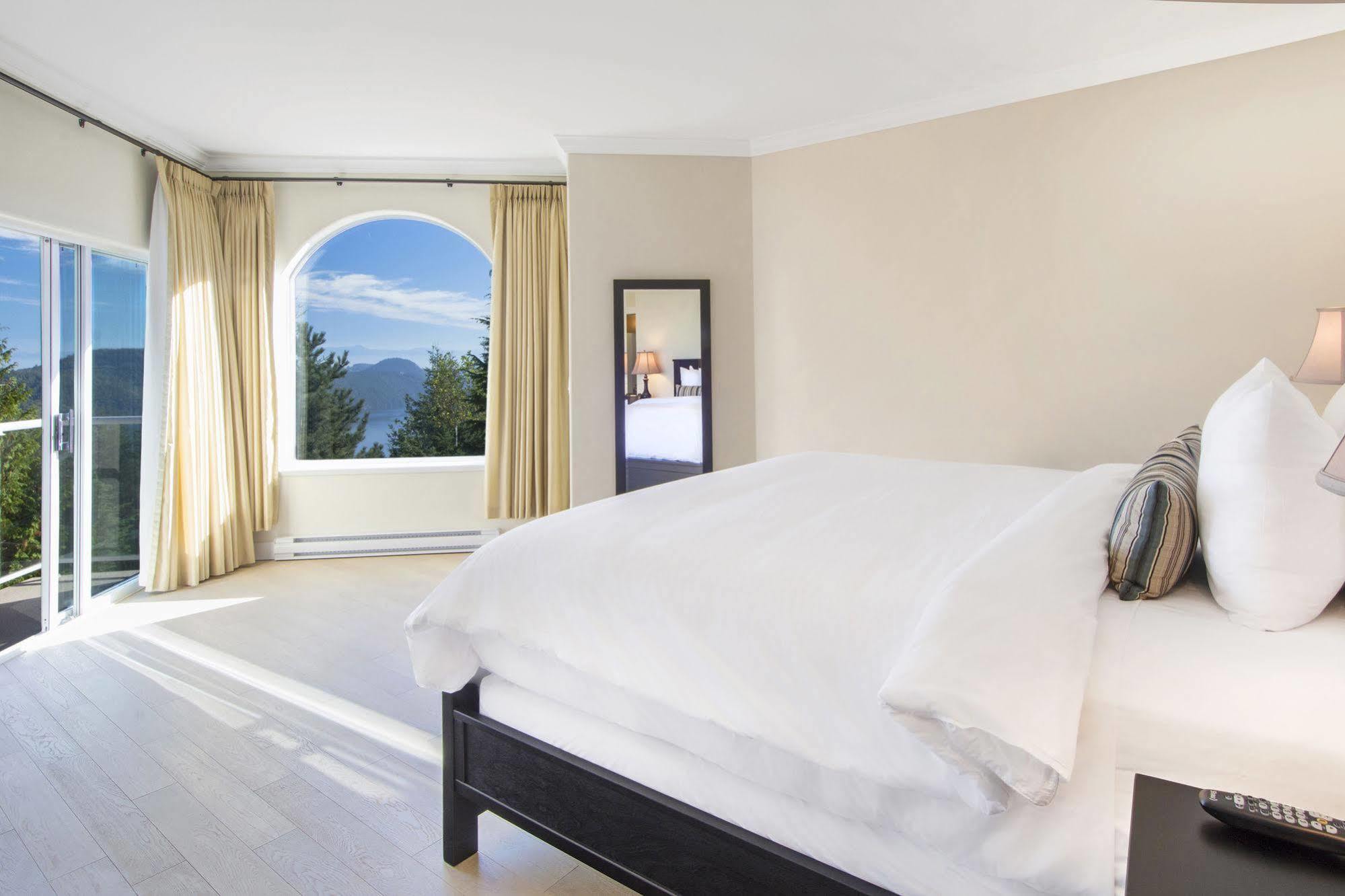 Villa Eyrie Resort Malahat Exterior photo
