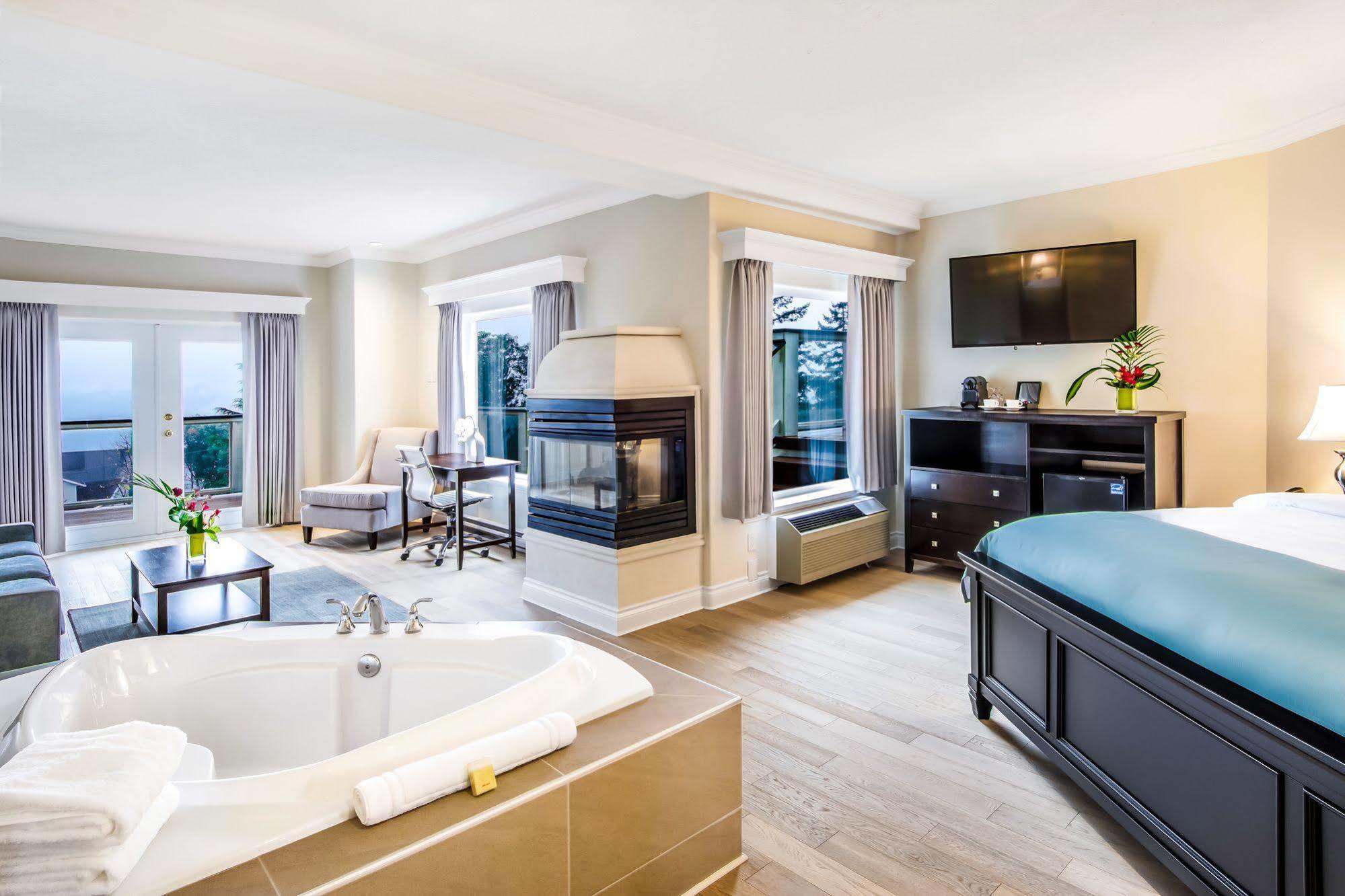 Villa Eyrie Resort Malahat Exterior photo