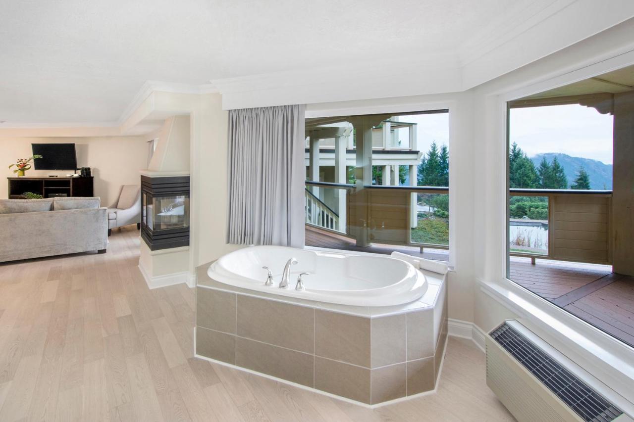 Villa Eyrie Resort Malahat Exterior photo
