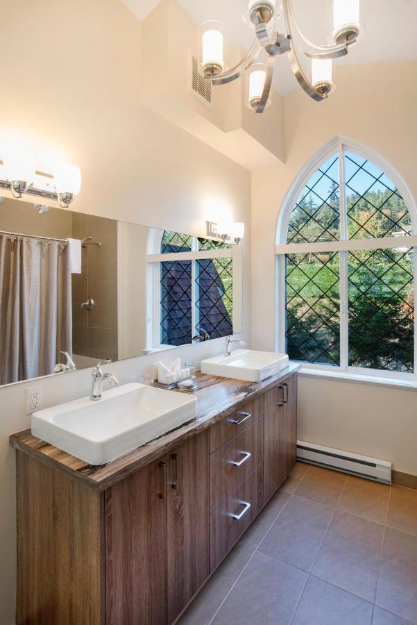 Villa Eyrie Resort Malahat Exterior photo